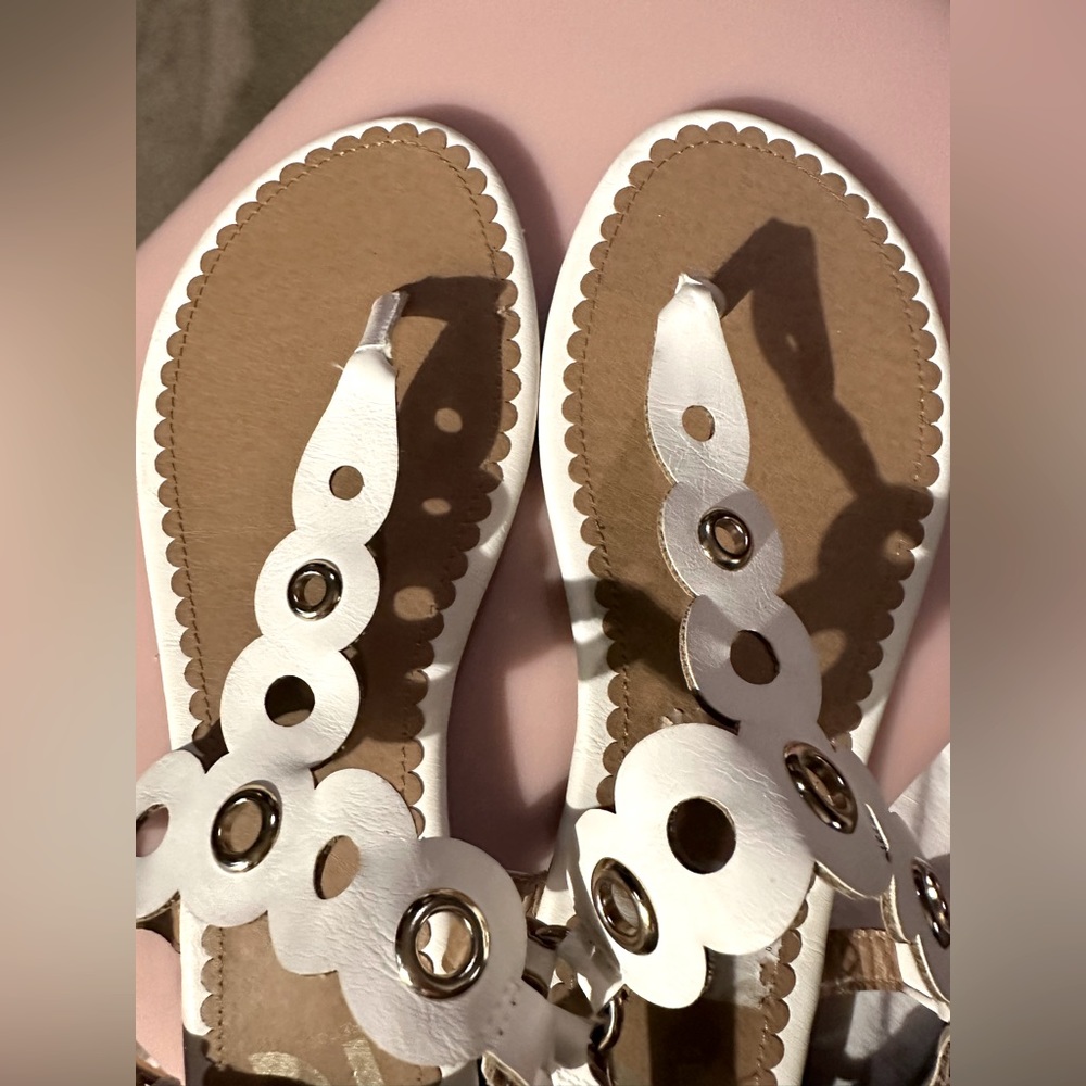 Report White flat thong buckle sandal with circles and gold hardware grommets - Picture 4 of 13